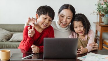 iLEAD Lancaster mom, son and daughter around laptop